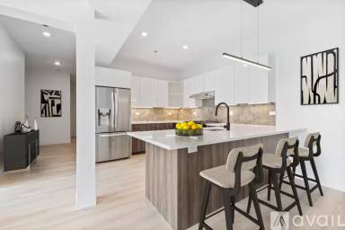 Main picture of 948 W Sunnyside Ave