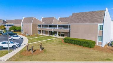 Main picture of 4725 E Bay Dr