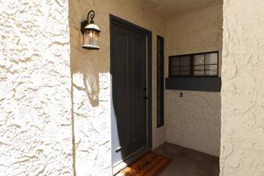 Main picture of 432 N Center Ct