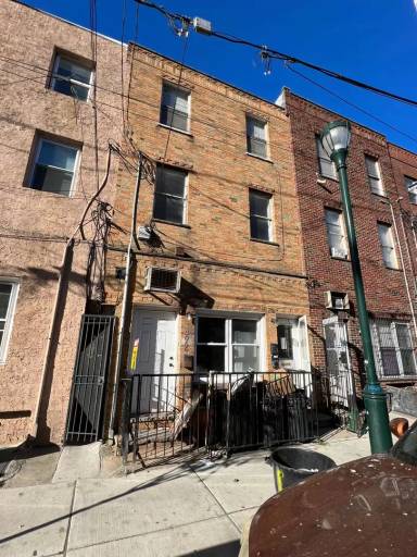 Main picture of 3056 Richmond St