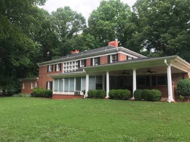 Main picture of 949 Holly Hill Rd