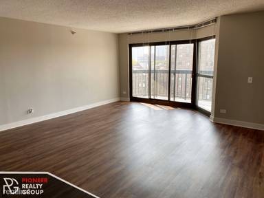 Main picture of 2555 N Clark Apartments