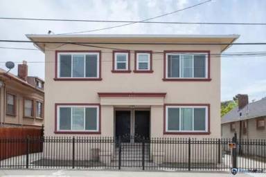 Main picture of 975 37th St