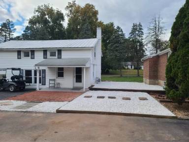 Main picture of 449 N Biesecker Rd