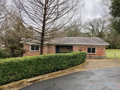 Main picture of 103 Cedarwood Ct