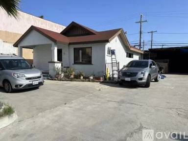 Main picture of 2716 W Jefferson Blvd