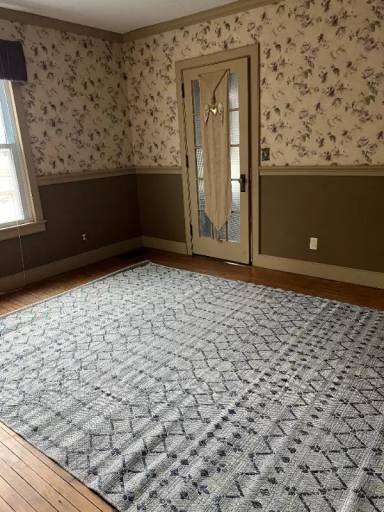 Main picture of 199 W Center St