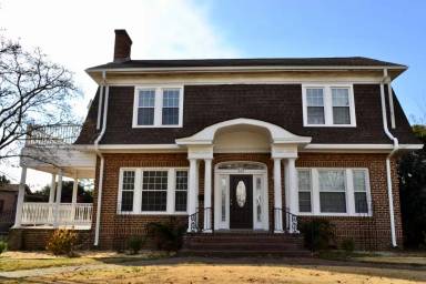 Main picture of 207 W Main St