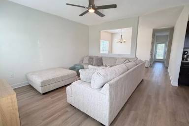 Main picture of 364 McClelland Rd NE