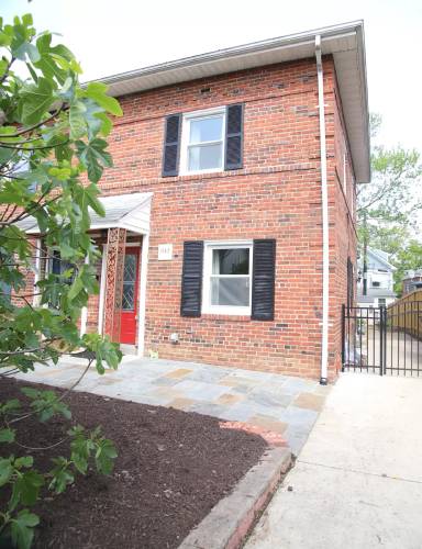 Main picture of 841 S Ivy St