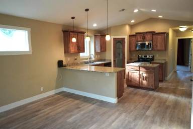 Main picture of 6215 W York St