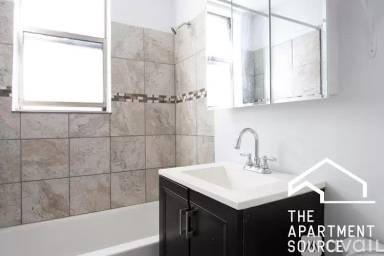 Main picture of 1361 W Estes Ave