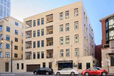 Main picture of 2050 N Clark St