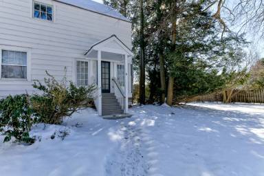 Main picture of 383 Church St