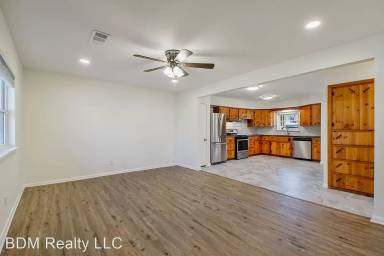 Main picture of 1923 W Lawson St