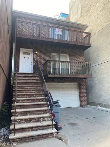 Main picture of 134 Essex St