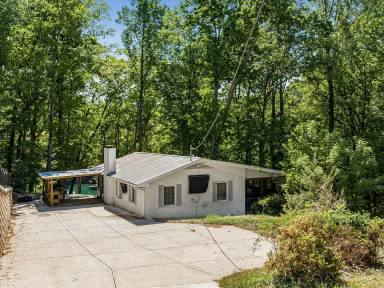 Main picture of 6265 Lakeview Dr
