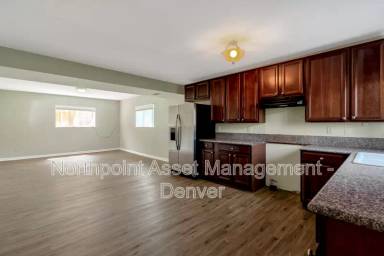 Main picture of 3290 Cherry St