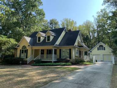 Main picture of 64 Oakwood Dr