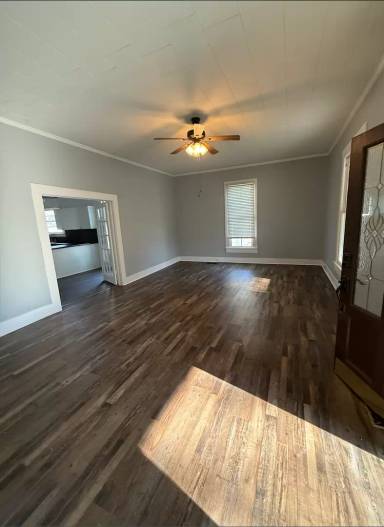 Main picture of 251 Commerce St