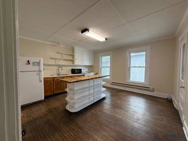 Main picture of 16 Pine St