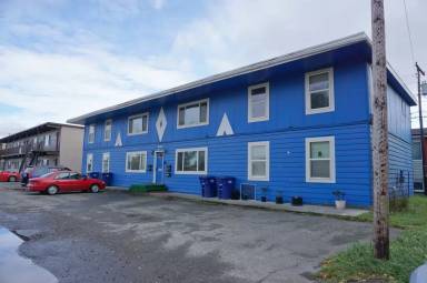 Main picture of 900 W 29th Pl