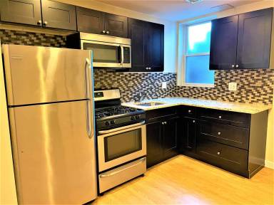 Main picture of 5000 N Sawyer Ave