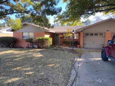 Main picture of 2203 59th St