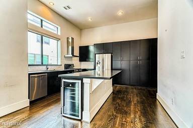 Main picture of 2702 Clay St