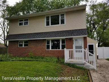 Main picture of 208 Woodlawn Ave