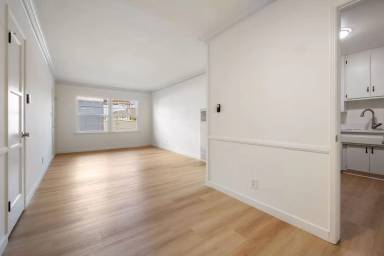 Main picture of 10820-10822 Bloomfield St