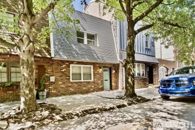 Main picture of 1422 E Susquehanna Ave