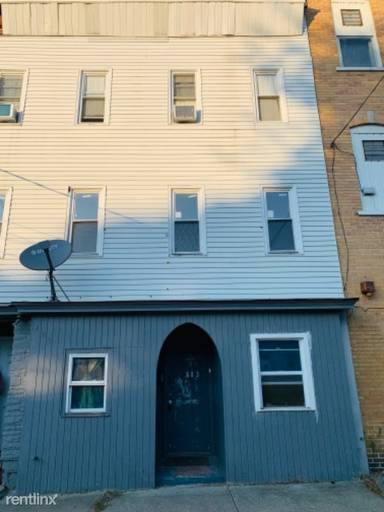 Main picture of 483 Washington Ave