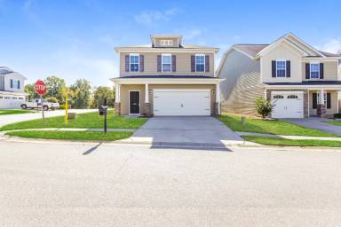 Main picture of 1084 Kingston Village Loop