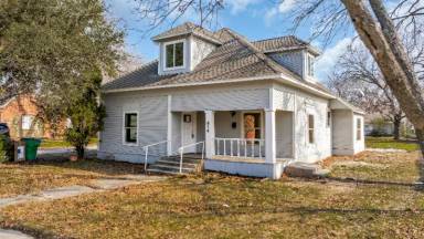 Main picture of 614 S Grand Ave