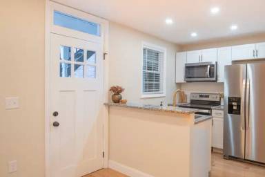 Main picture of 323 N Mulberry St