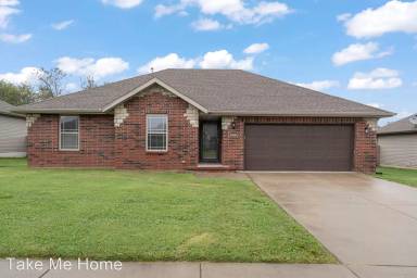 Main picture of 2505 W Cover Dr