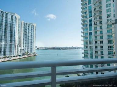 Main picture of Carbonell Brickell
