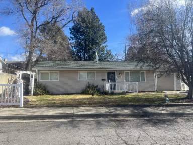 Main picture of 1430 NW Douglas Dr