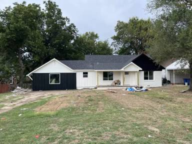Main picture of 637 E Mohawk Blvd