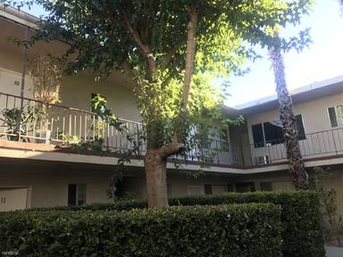 Main picture of 19035 Sherman Way