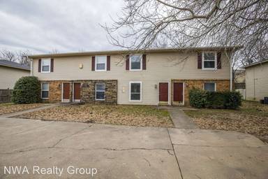 Main picture of 624 N Betty Jo Dr