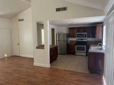 Main picture of 3906 Commanche Ave
