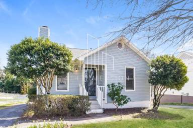 Main picture of 124 Radford St