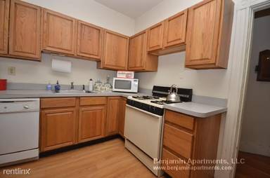 Main picture of 1788 Beacon St