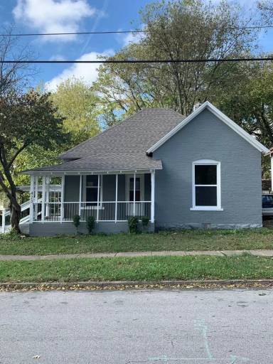 Main picture of 423 S Broadway Ave