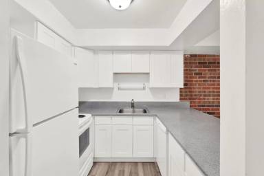 Main picture of 14221 Park St