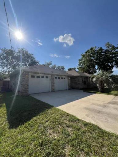 Main picture of 3139 Hickory St