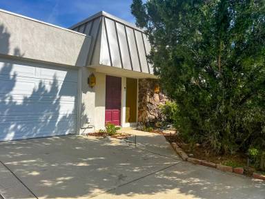 Main picture of 6052 Pat Ave