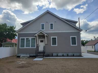 Main picture of 220 11th St W